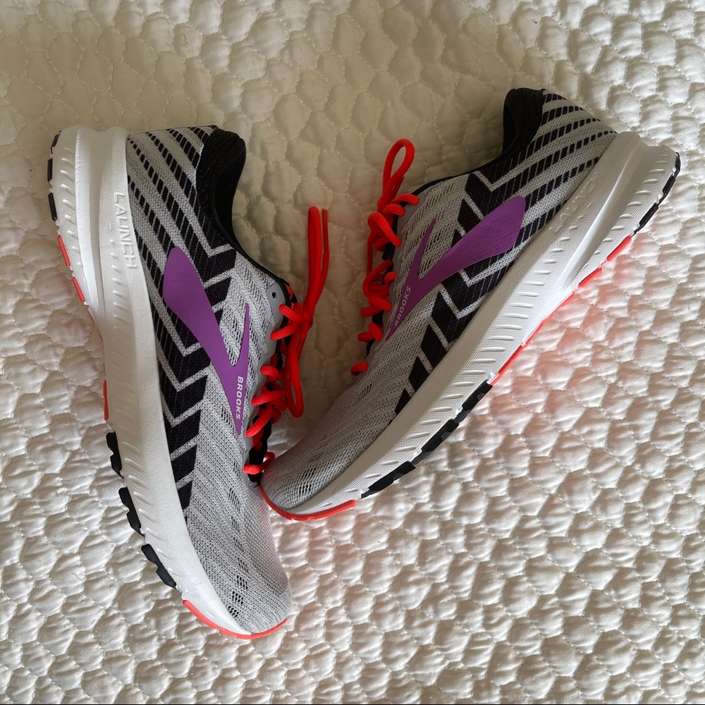 Women’s Brooks Launch 6 - Brand New